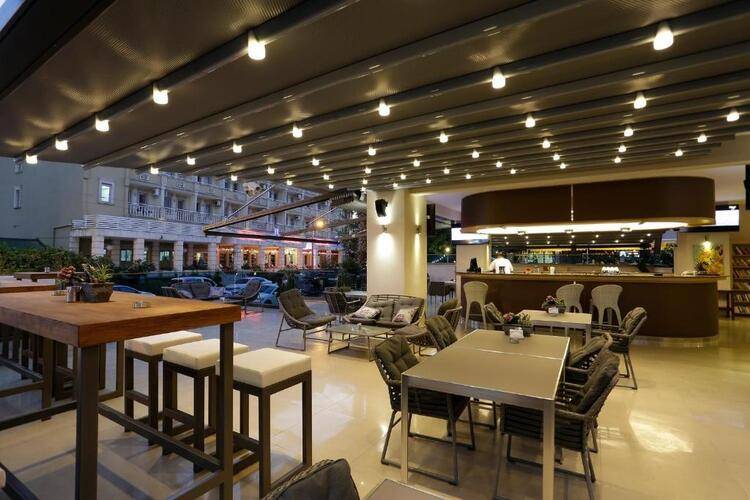 Aurasia Deluxe Hotel