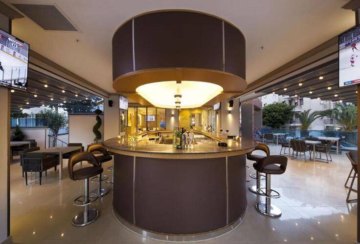 Aurasia Deluxe Hotel