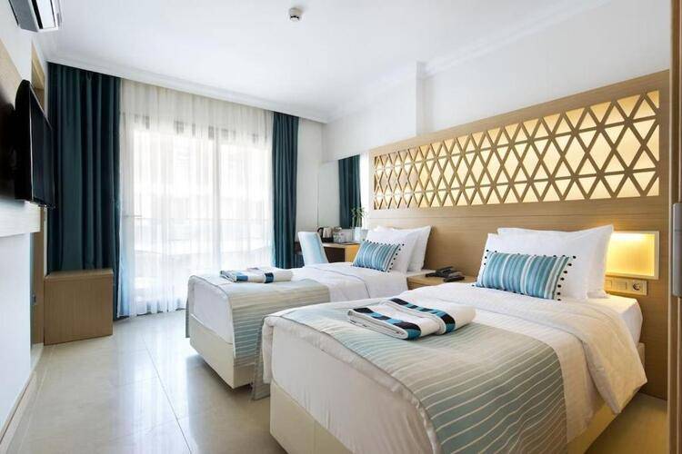 Aurasia Deluxe Hotel
