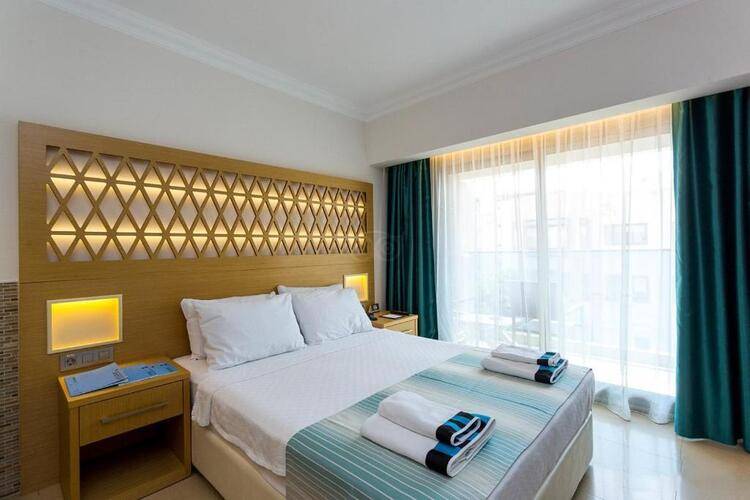 Aurasia Deluxe Hotel
