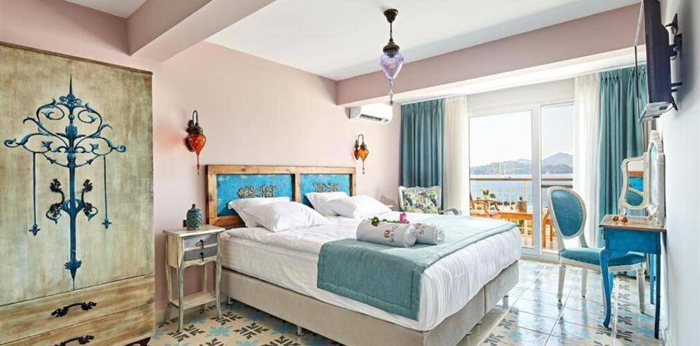 Fi Light Solto Boutique Beach