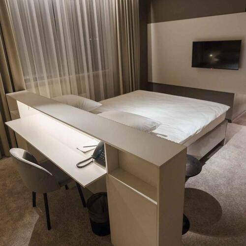 Slide Bleisure & Mice Hotel (Слайд)