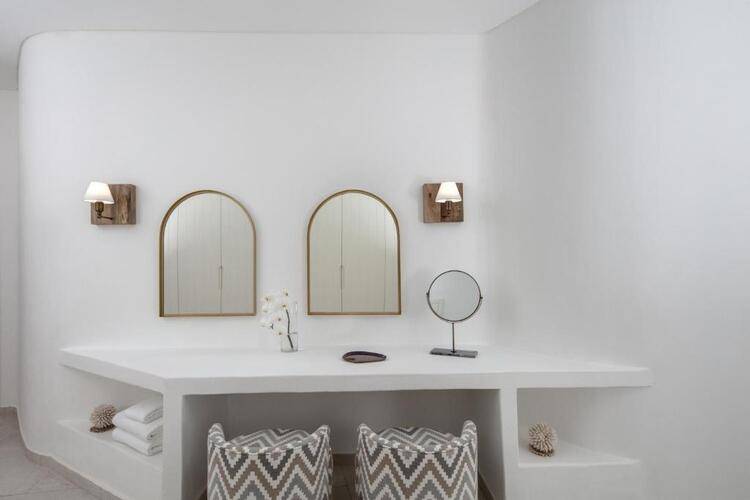 Anantara Santorini Abu Dhabi Retreat (Adults Only 18+)