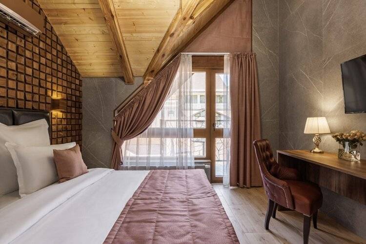 Stellar Collection Chalet