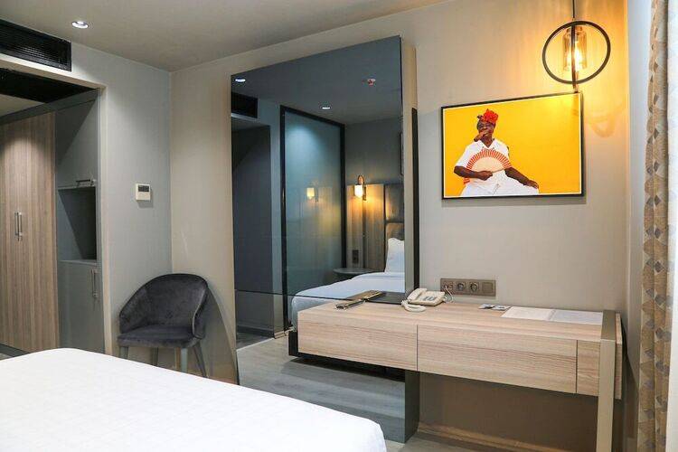 Pasaport Pier Hotel