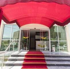 $item['hotel']['name']