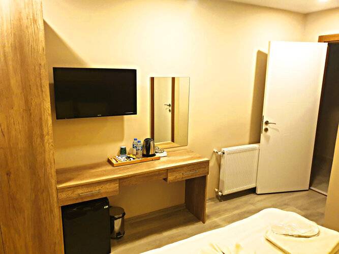 Destinia Pera Suites