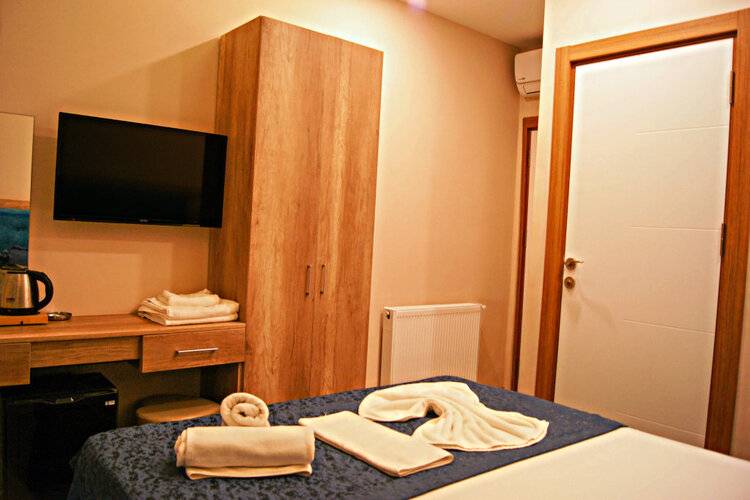 Destinia Pera Suites