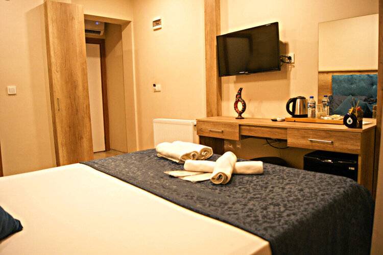 Destinia Pera Suites