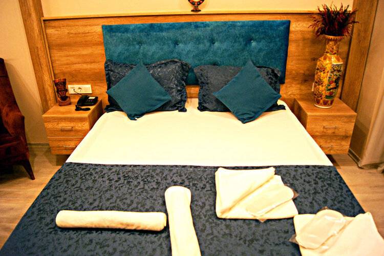 Destinia Pera Suites