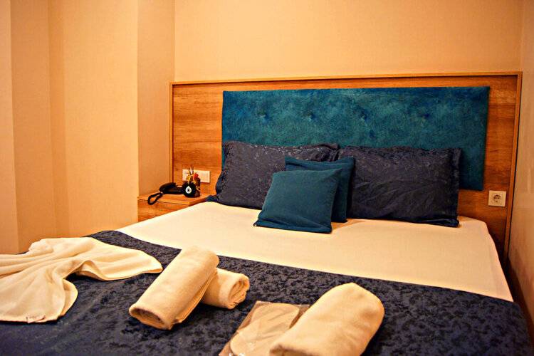 Destinia Pera Suites