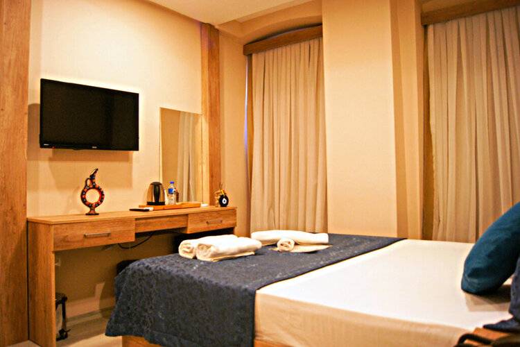 Destinia Pera Suites