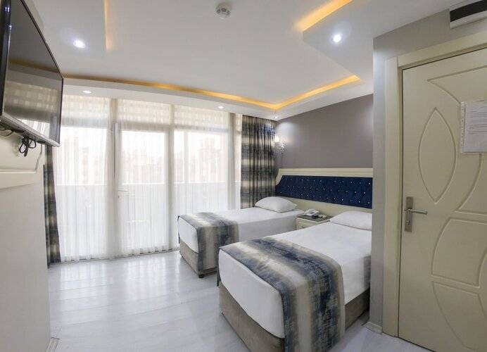Crowned Hotel