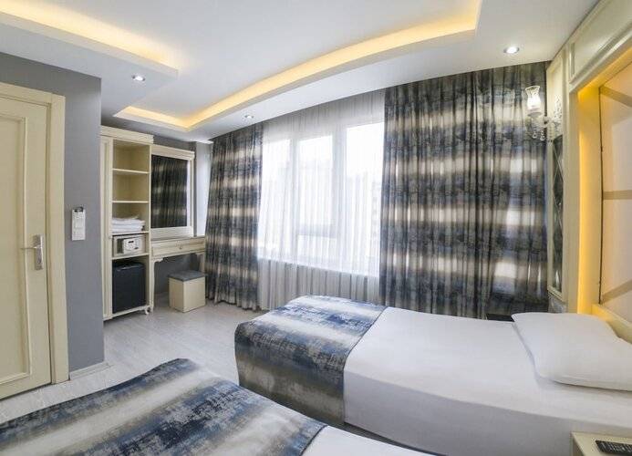 Crowned Hotel