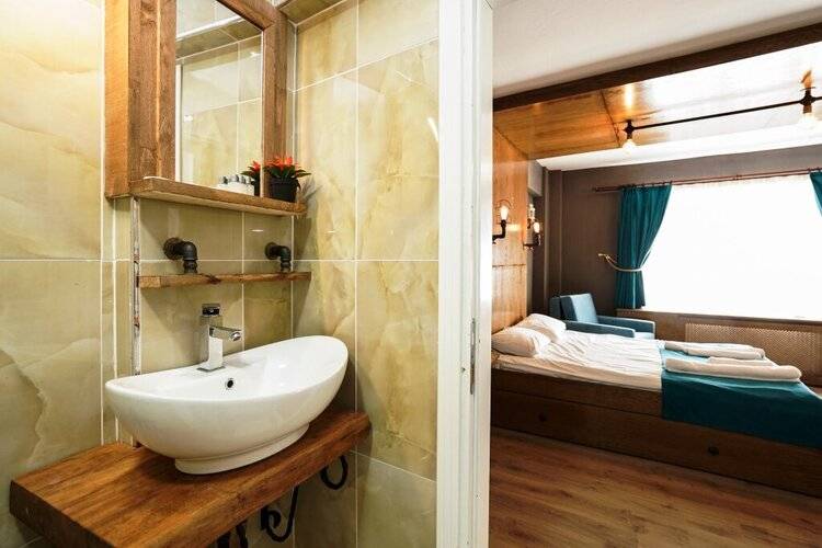 Cube Suites