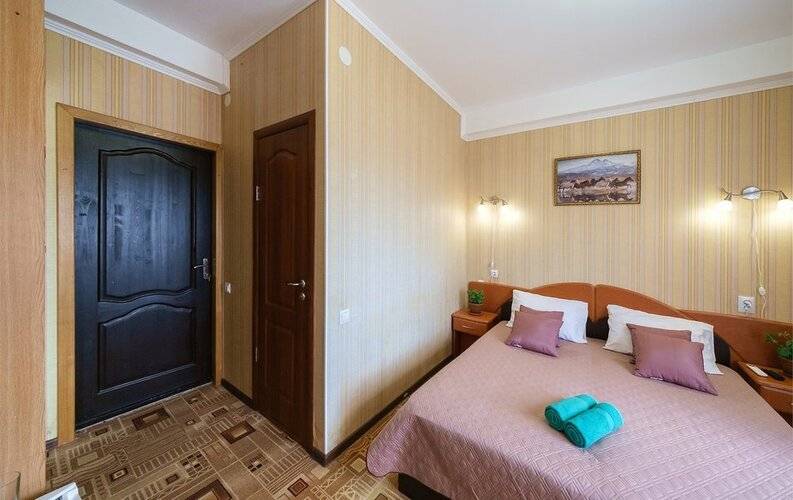 Rakhat Vardane (Рахат Вардане) Отель