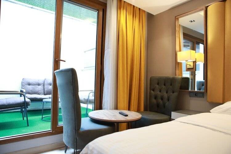 Garden Room Suit Hotel