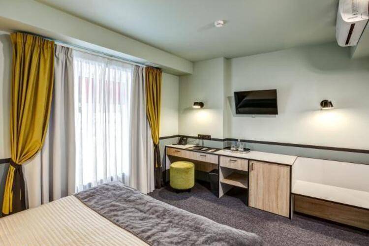 Mops Hotel And Spa (Мопс)