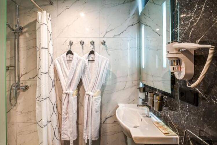 Mops Hotel And Spa (Мопс)