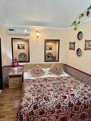 Hotel Khurjin