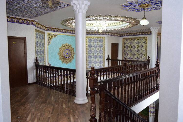 Отель Ayvan Plaza