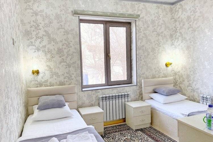 Отель Nanosh East