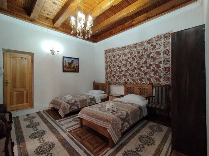 Отель Orom