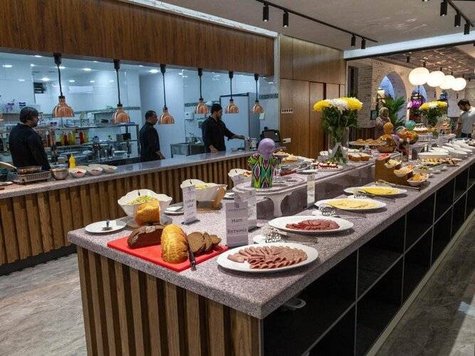 Отель Paradise Plaza Luxury