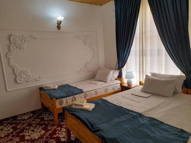 Отель Parvina