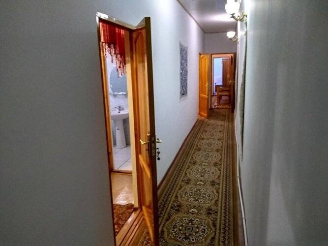 Отель Parvina