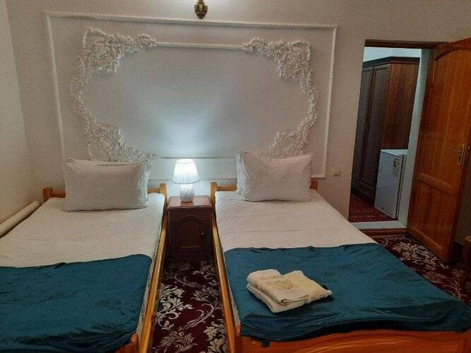 Отель Parvina