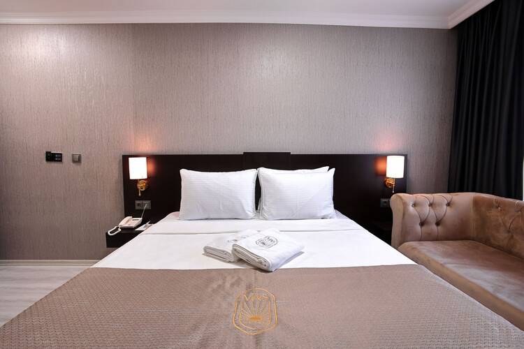 Mays Royal Hotel