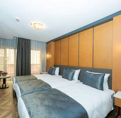 $item['hotel']['name']