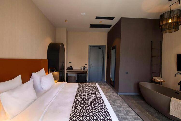 Qarvasla Hotel