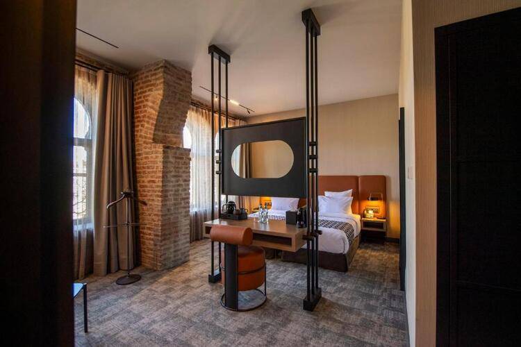 Qarvasla Hotel