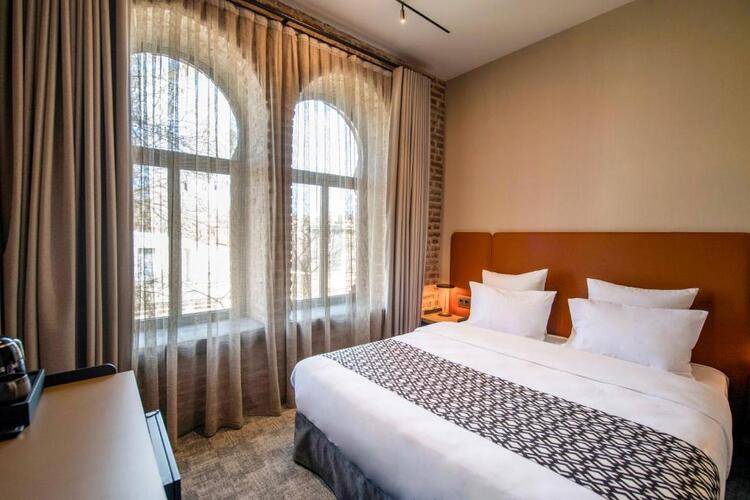 Qarvasla Hotel