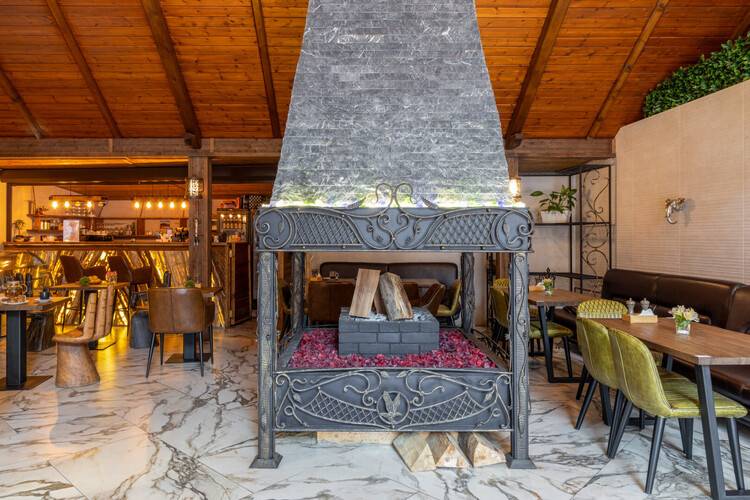 Red Wood Hotel By Provence