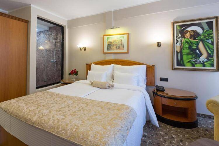 Sterling Hotel
