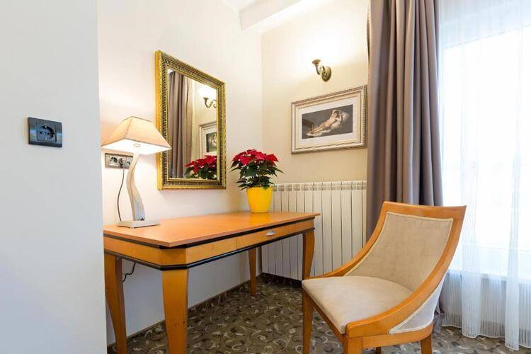 Sterling Hotel