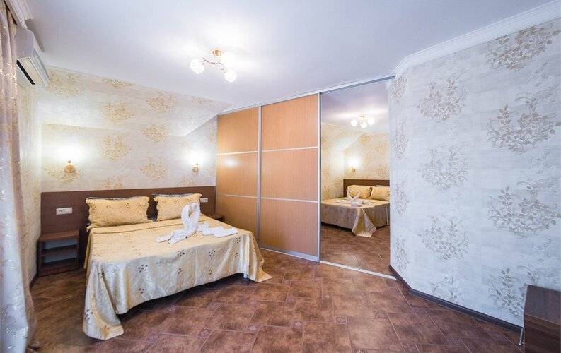 Тих Отель