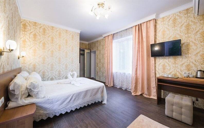 Тих Отель