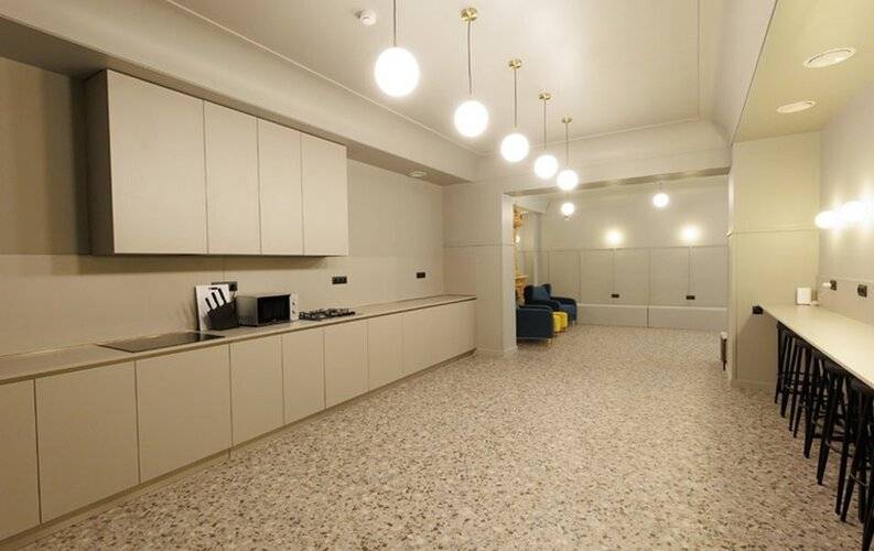 Simple Hotel B9