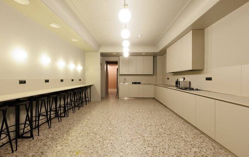Simple Hotel B9