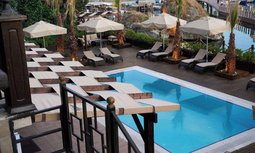 Phellos Suites