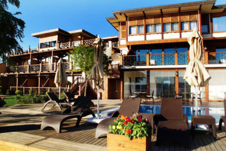 Phellos Suites