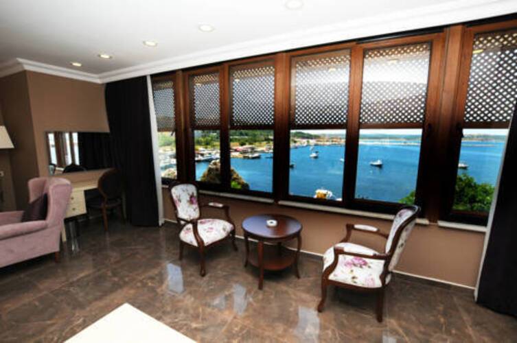 Phellos Suites