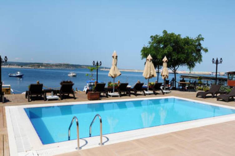 Phellos Suites