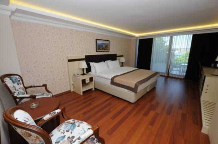 Phellos Suites