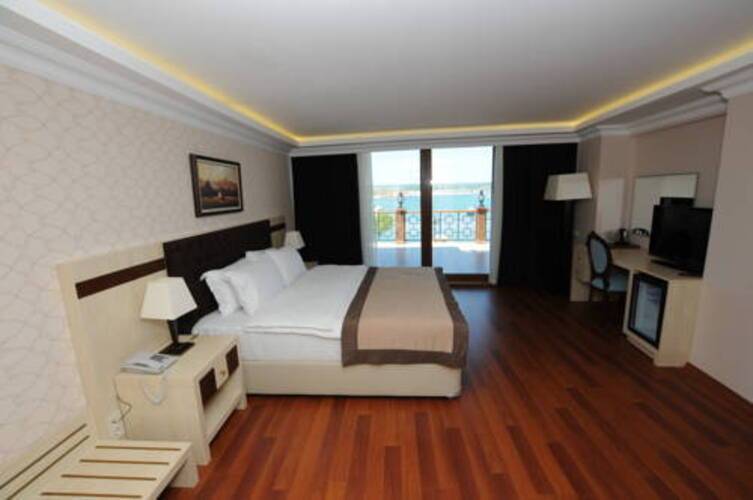 Phellos Suites