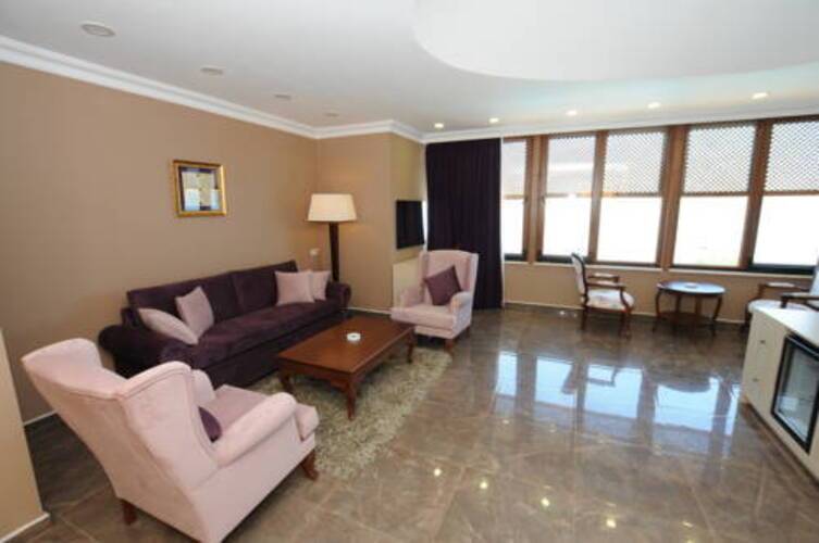 Phellos Suites